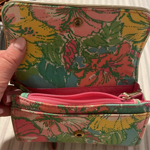 Iilly Pulitzer wristlet - Picture 3 of 3